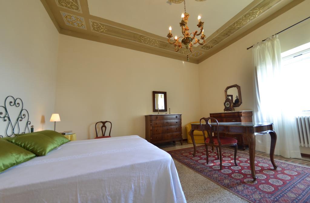Villa Buonaparte San Miniato Szoba fotó